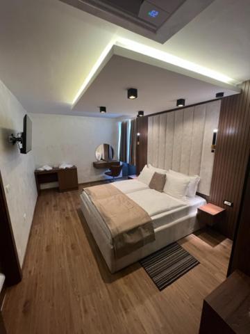Hotel Palace San Valentino Умаг Экстерьер фото